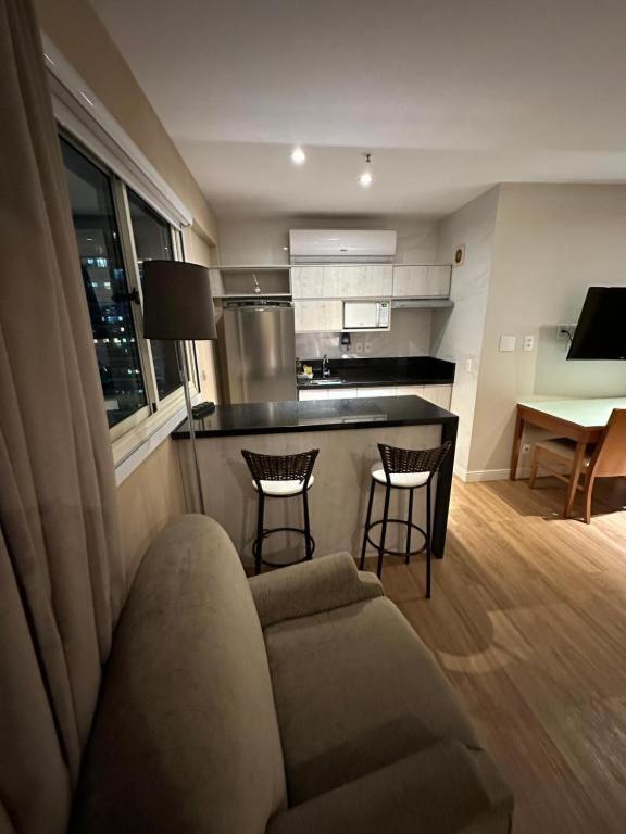 Apartamento Flat Na Barra Da Tijuca - Premium - Com Cozinha, Microondas, Estacionamento, Balsa Praia, Academia, Muito Lindo, Confortavel E Aconchegante